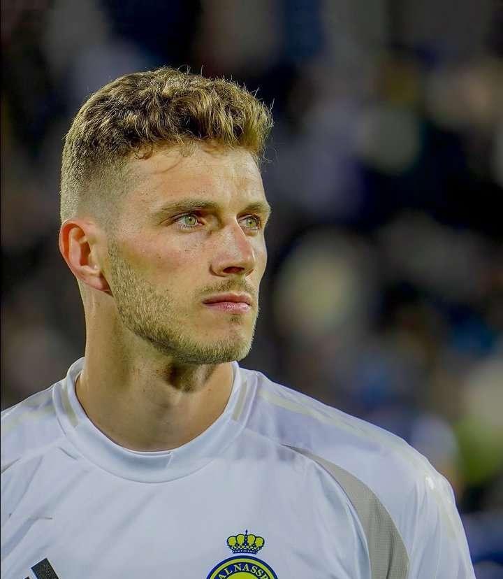 热那亚从利雅得胜利签下了门将本托，本赛季本托在利雅得胜利不受重用，在联赛只出场过