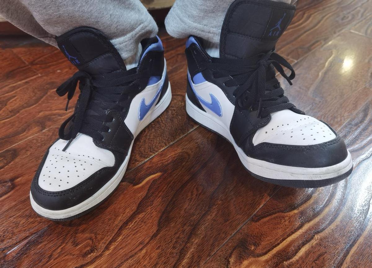 现在看那些体育生，脚上穿的鞋门道可多了。
真打球的，不少人踩着欧文、利拉德，毕竟