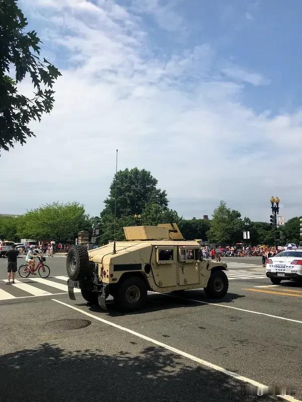 超6成民众喊停战争，油价通胀双杀钱包 ！选举年选票压力拉满，国会内斗升级，美军拒