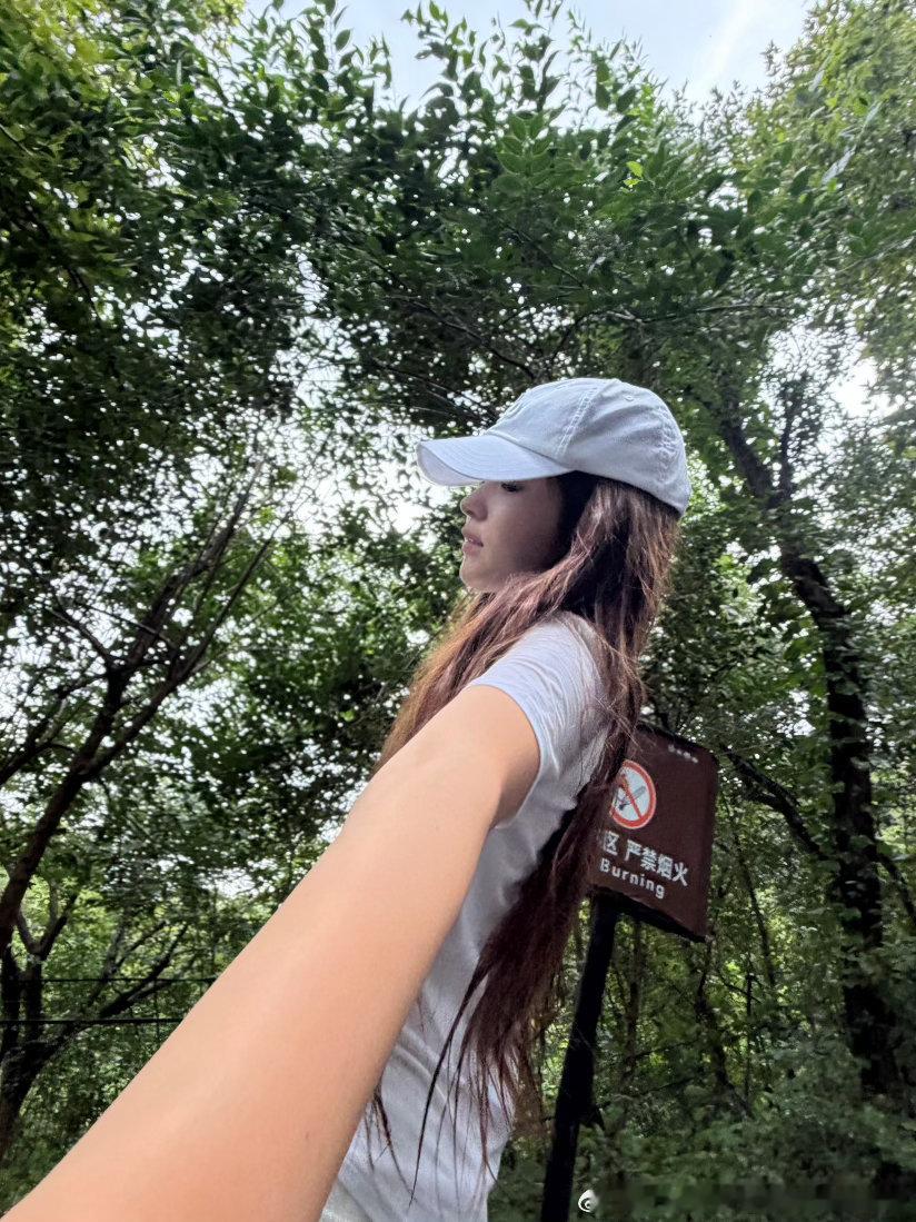 记录第一次爬紫金山顶啊啊啊啊啊啊结果到了山顶突然下暴雨⛈️！！！但是还是很幸运吧