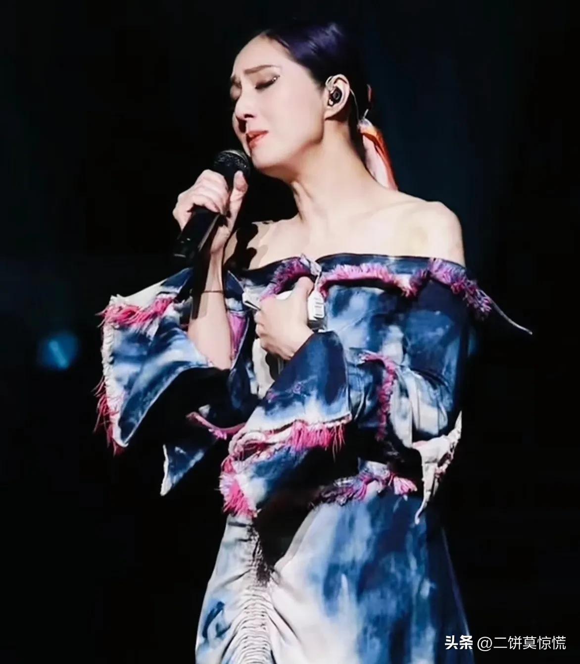 一觉睡醒，
突然发现，
现在最委屈的明星，估计是杨千嬅了。

香港大火后，她并没