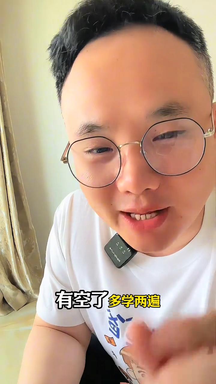像这样的视频如何把它保存到手机里？
当刷到这种喜欢的视频是不是特别想保存下来后期