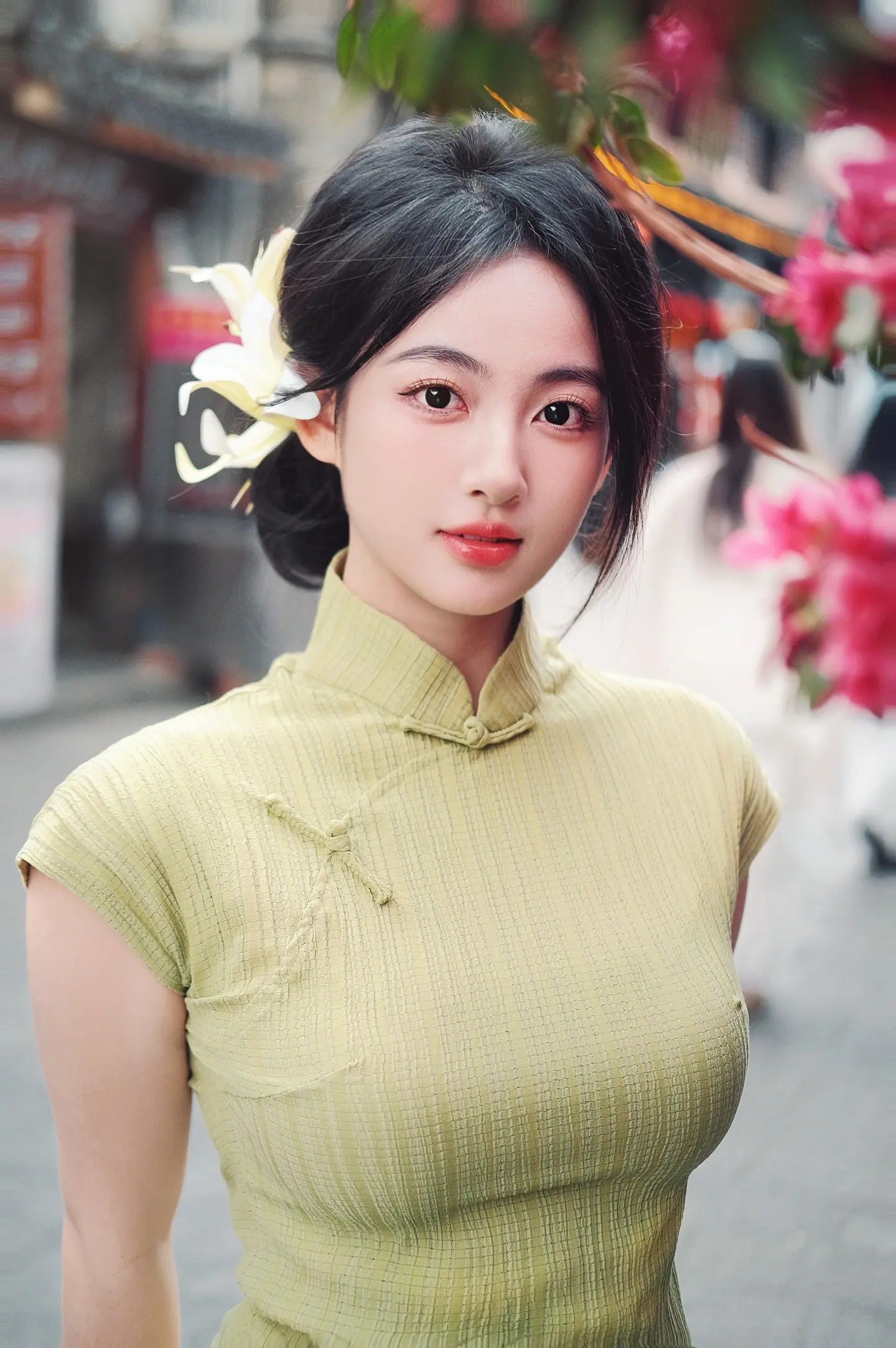 淡极生艳。