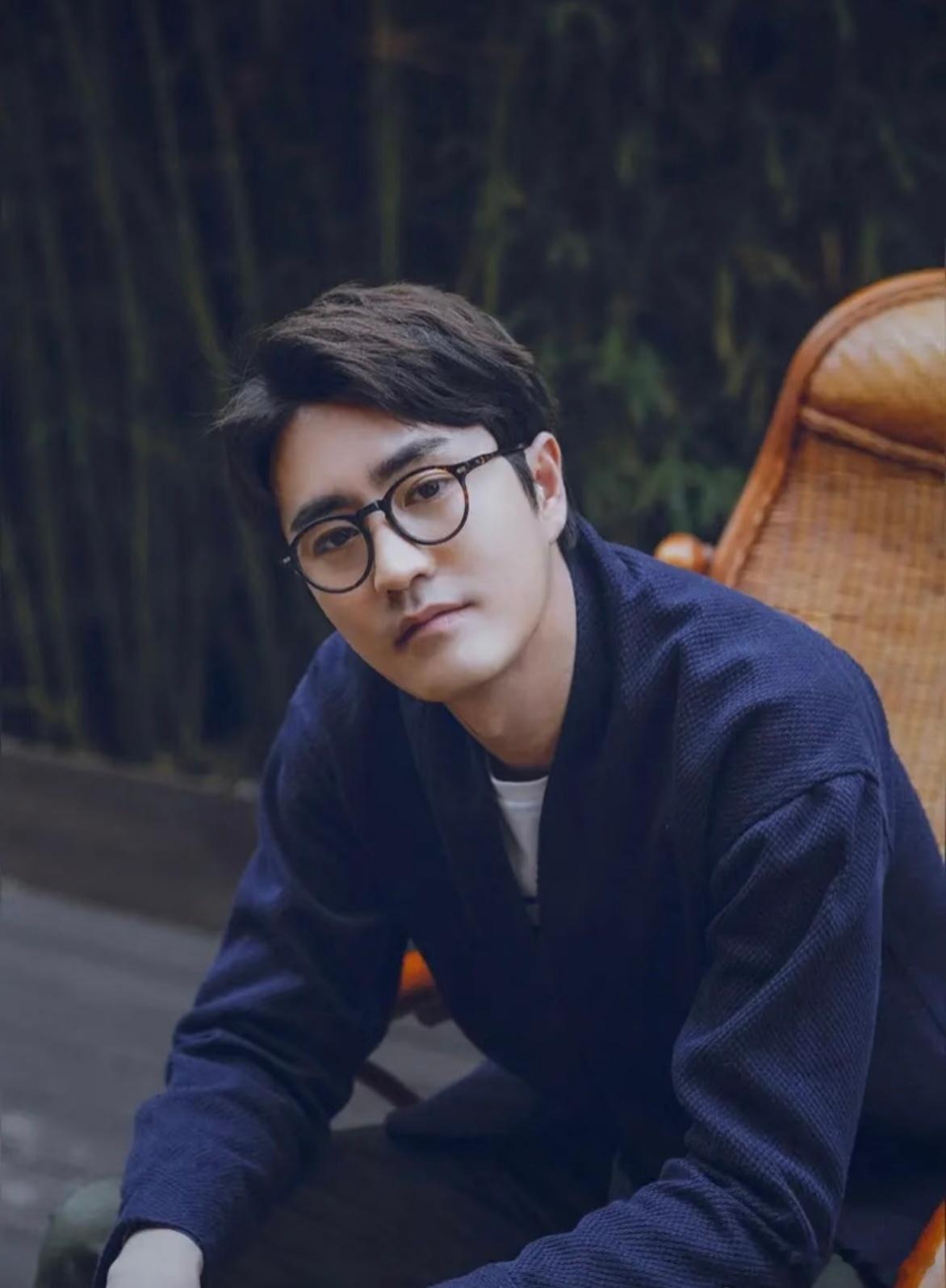 曝杨玏王玉雯分手很久了分手早有伏笔，百科情侣标签被删、闺蜜认证单身，这场无官宣无