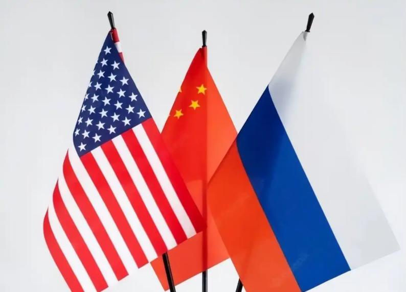 中美俄又要回到战略平衡！

当美国视中国为 G2的平等国家，俄罗斯的份量对美国就