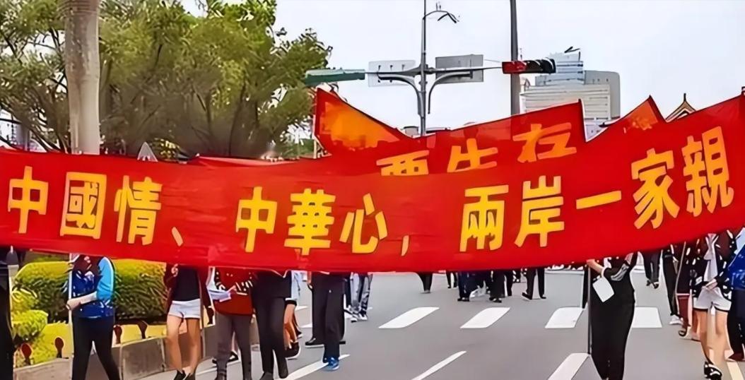 台湾回归主要有三条路子，现在看来，第三条可能性最大，因为用武力统一和被动和平回归
