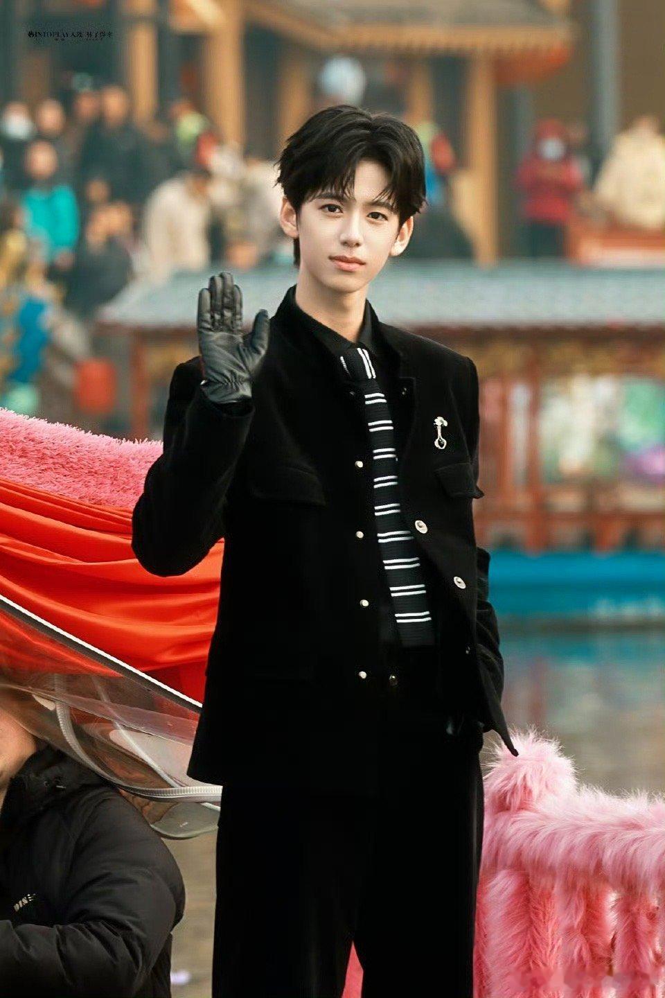 林子烨 内娱现偶男主预备役 林子烨这颜值太绝！14岁生图生视频无死角，眉眼精致少