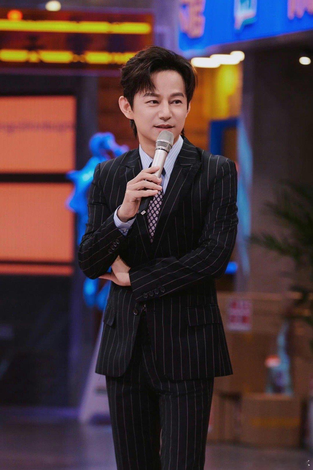 何老师这一年的工作听着就觉得累何老师一年的工作光是听着就累了