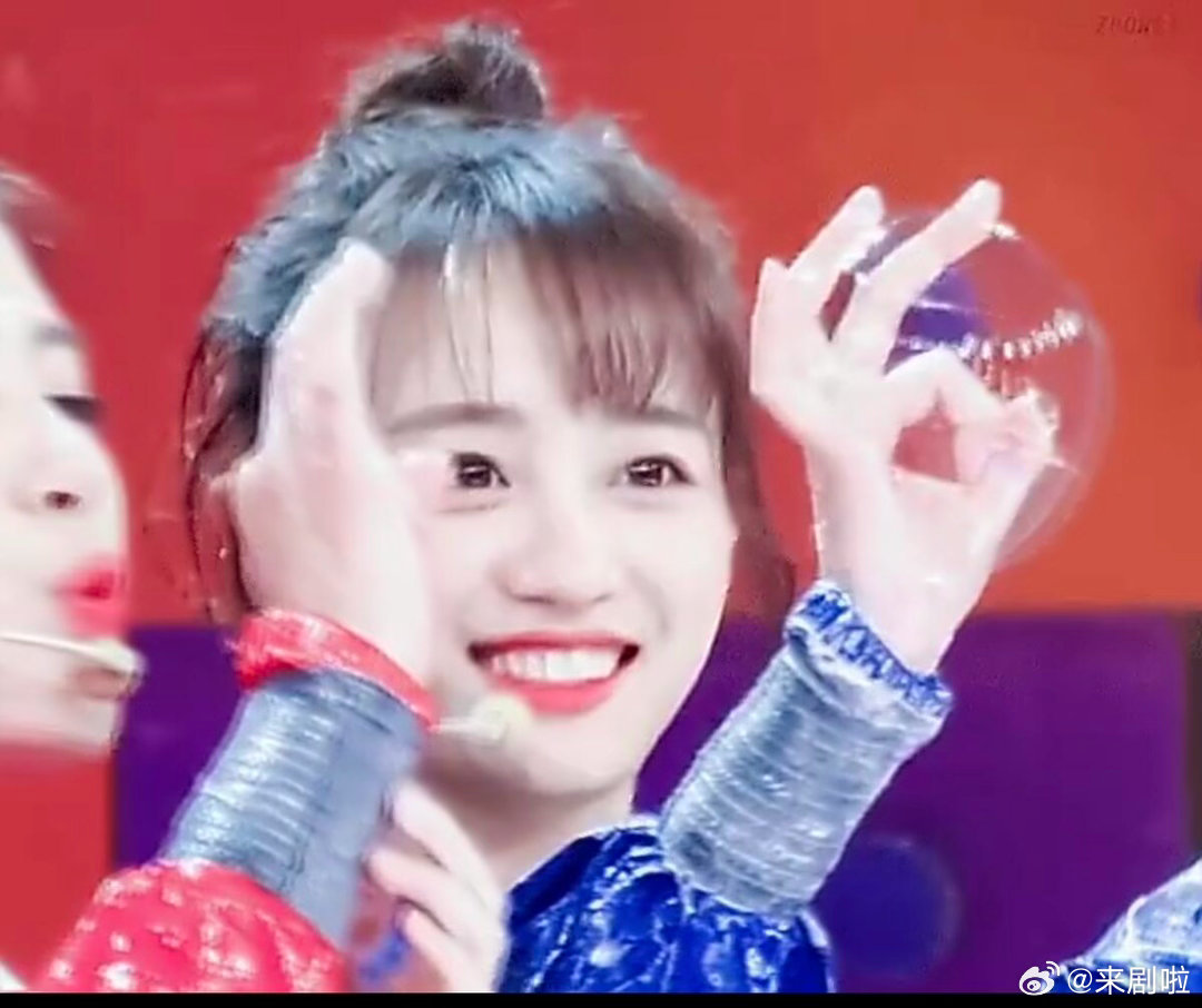 爱豆转型演员应激综合症无限超越班 爱豆的舞台经验，本来就是表演的养分。黄婷婷在路