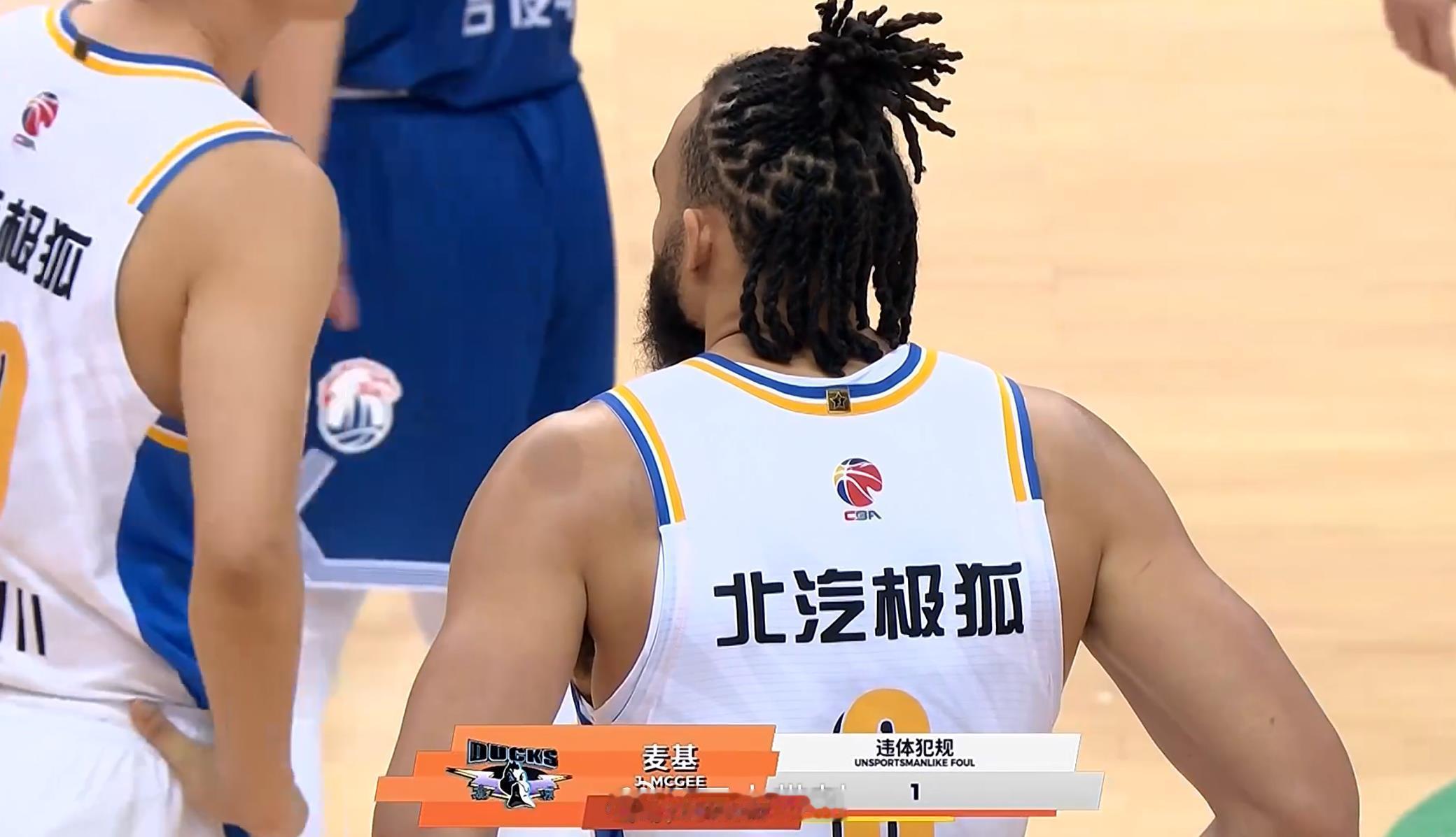 青岛男篮vs北京男篮 这个动作不应该啊！ 