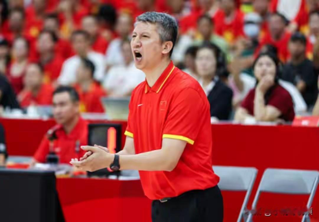 攻不进守不住还7失误！中国男篮热身赛，王俊杰令球迷失望

昨晚，中国男篮77-8