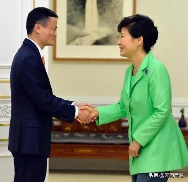 马云是一个见过大世面的企业家，眼界和心胸和普通的企业家是不一样的，他有国际的视野