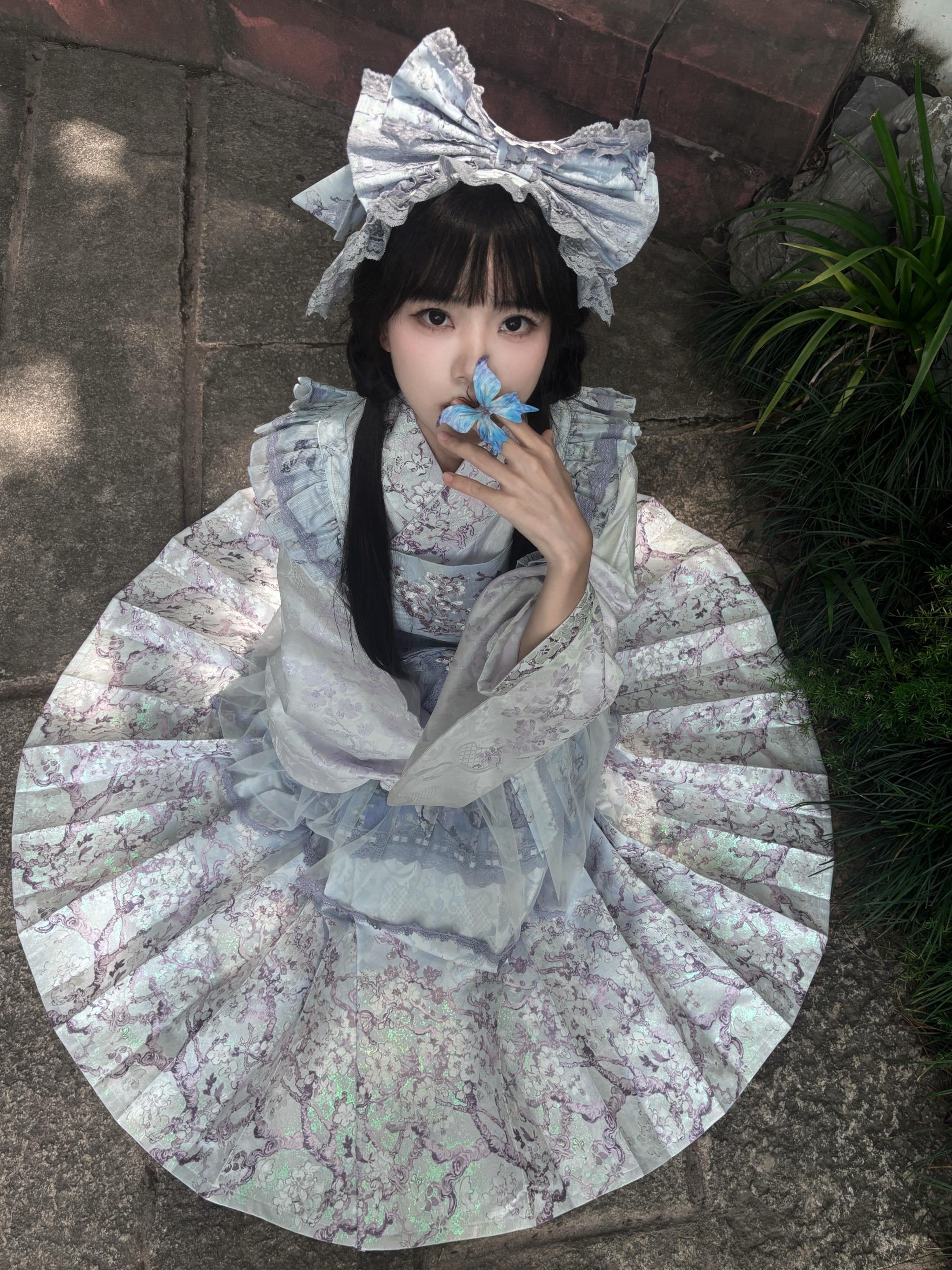 杏花疏影里。