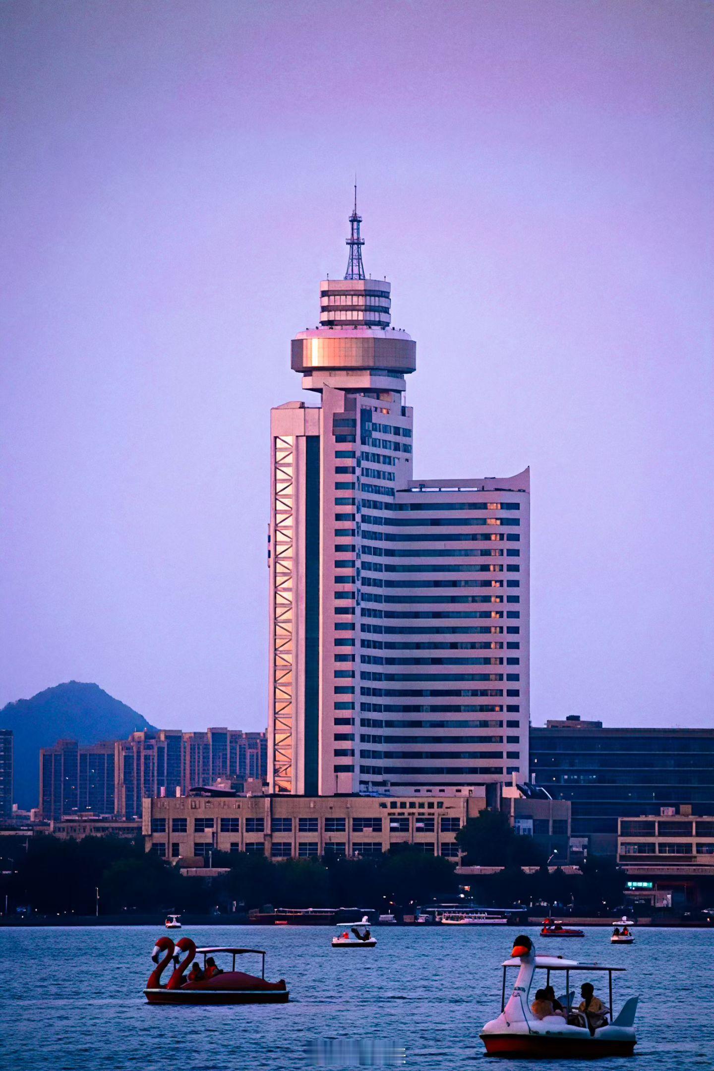 嗨，早上好！今天也要像咖啡一样温暖，像面包一样满足。[酷] ​​​