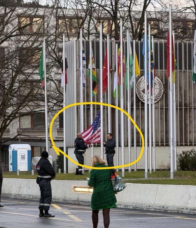 世卫组织有史以来首次撤下美国国旗！一个时代过去了！

2025年1月20日，特朗