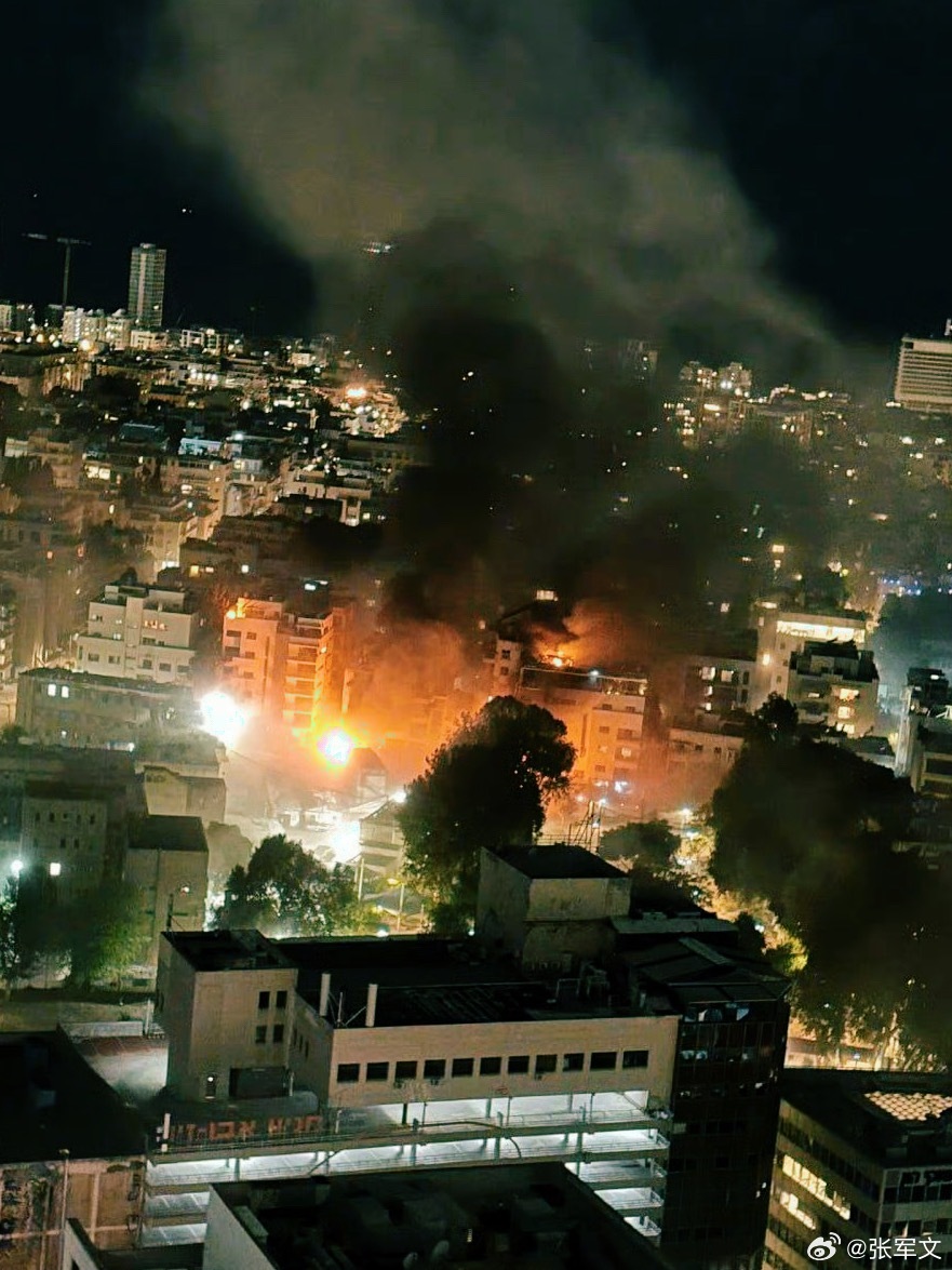 伊朗导弹击中以军总参谋部 据伊朗媒体1日消息，伊朗伊斯兰革命卫队导弹精准击中以军