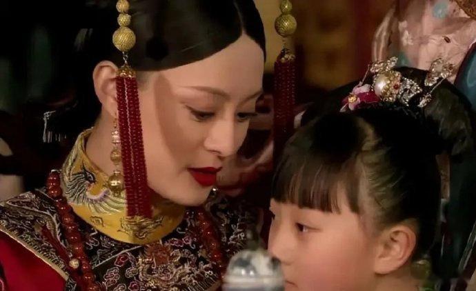 同样是甄嬛的女儿，胧月去和亲，而灵犀却享尽一生荣宠[黑线] ​​​