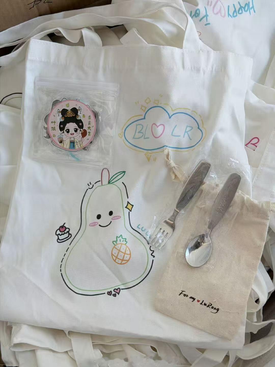 白鹿莫离杀青给粉丝准备逆应援 ​​​这个鹿鹿怎么如此暖心～杀青给粉丝准备手作逆应