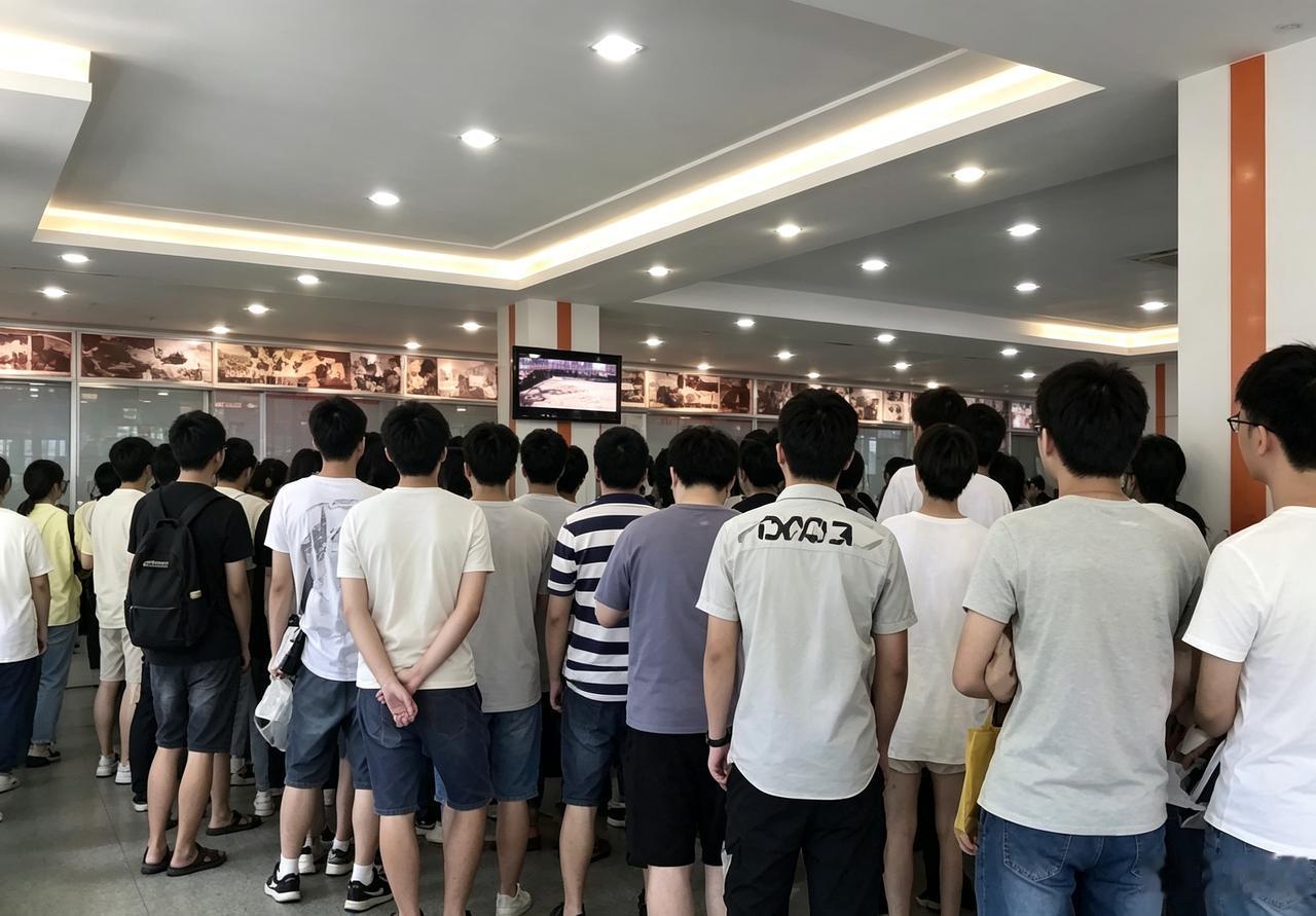 排队半小时被留学生插队，劝阻反遭一脚踹，大众反感的从来不是外国人，是双标特权
中