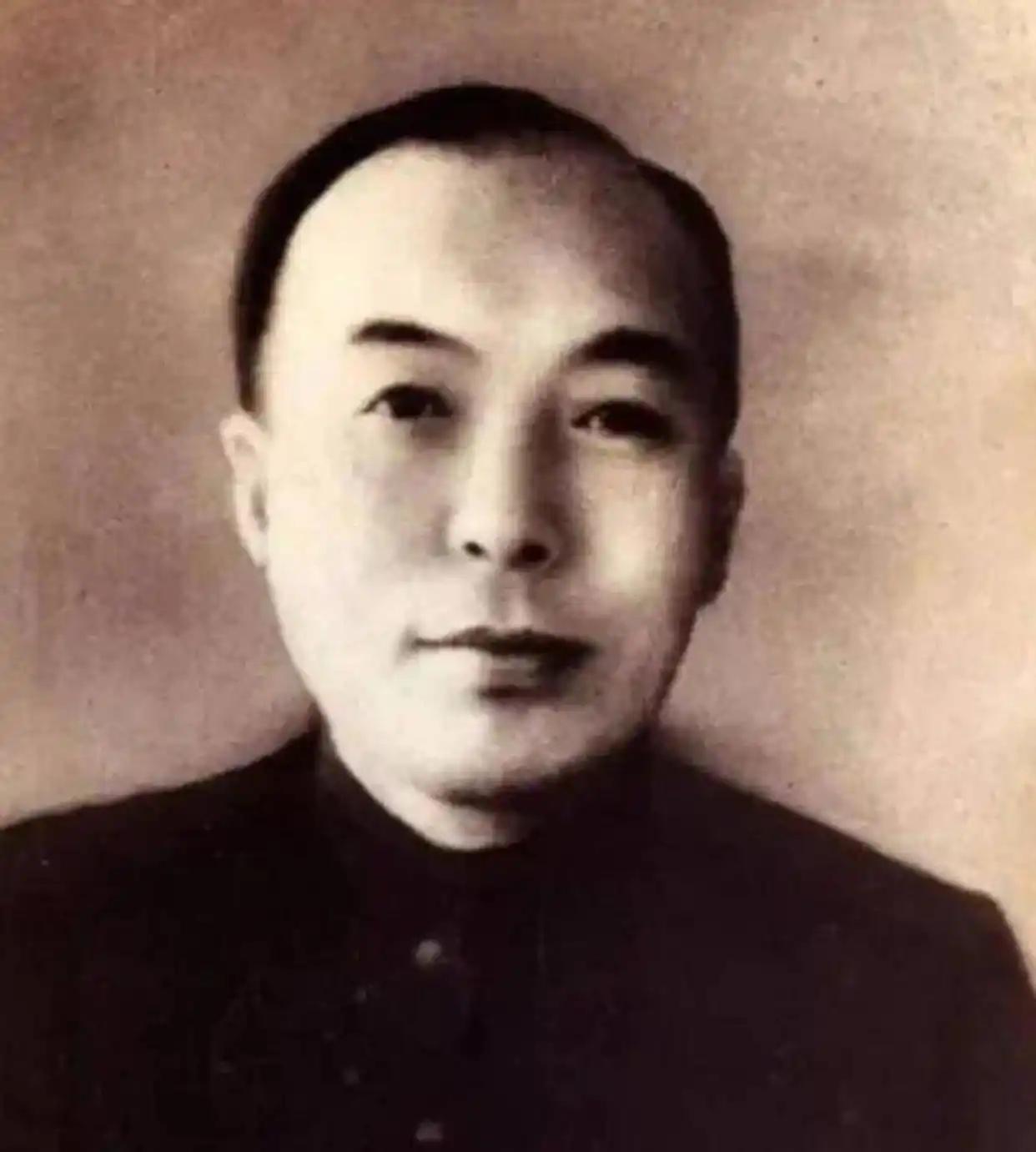 1941 年，李兆麟忍痛将尚在襁褓中的幼子弃于深山，妻子悲痛大哭，他竟拔枪厉声警