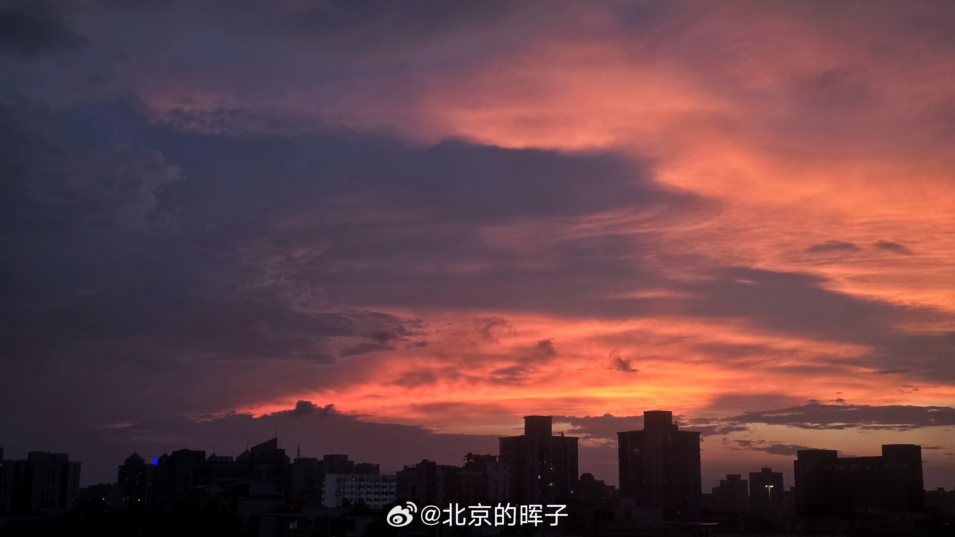 今天这晚霞烧得可以☁️北京晚霞