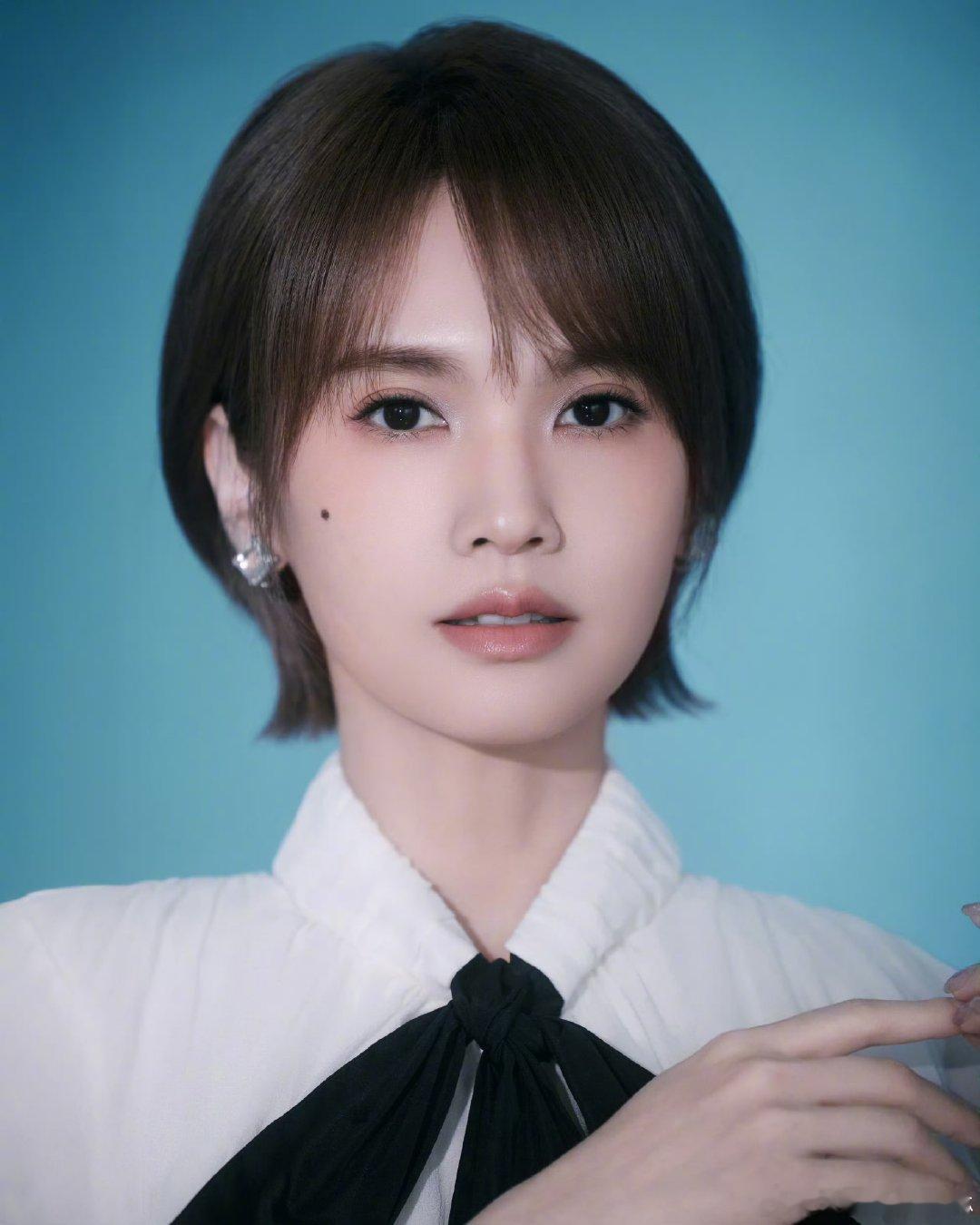 杨丞琳撒娇黄子弘凡也被杨丞琳甜到了吧好可爱！没人能拒绝台妹！ 