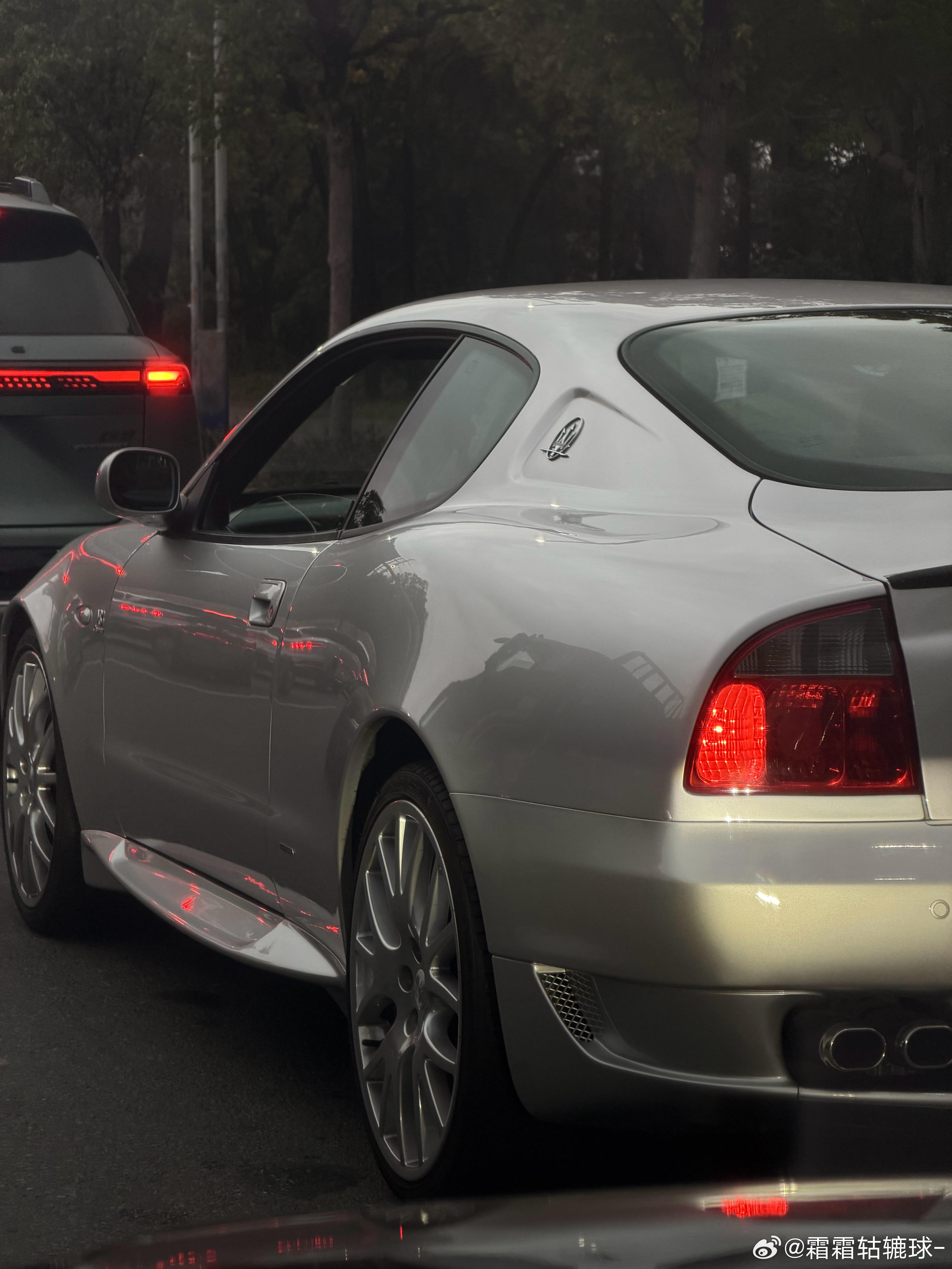 佛山果然情怀车改装车特产，高速上碰到台好稀缺的老GT霜霜の日常碎碎念