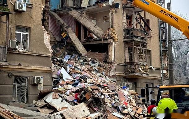 【俄袭击乌多地并致人死亡，废墟下仍有平民被困】网页链接1月26日至27日夜间，俄