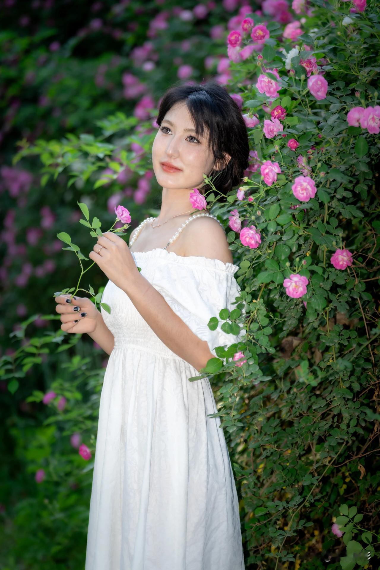#蔷薇花开，裙子咋拍#