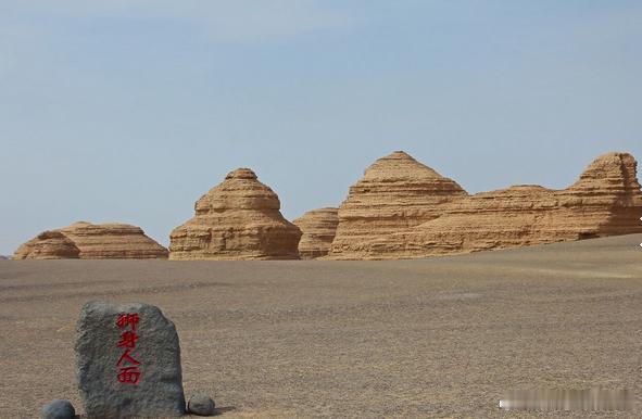 【雅丹国家地质公园】也叫雅丹魔鬼城，位于敦煌市西北约108km处。“雅丹”地貌是