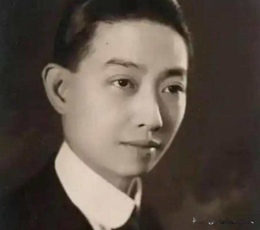 戏子在古代陪侍权贵是惯例，像梅兰芳都是被冯耿光，从相光堂子赎出来的，甚至不断花费