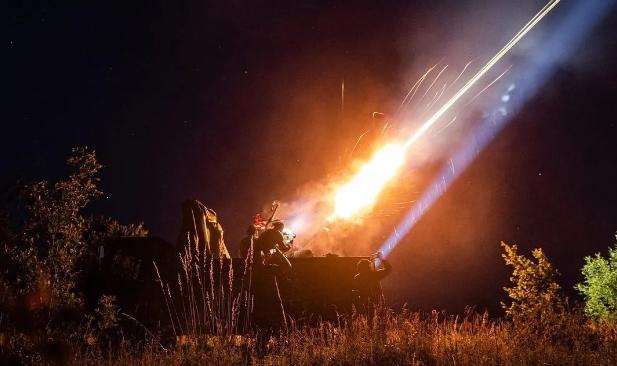 乌克兰武装部队东部战区发言人谢尔盖·切雷瓦蒂发言澄清，关于10多万俄军突然在利曼