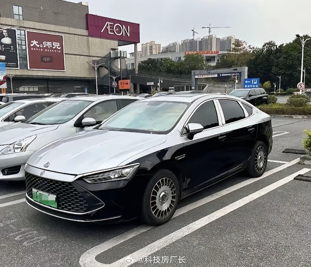 你就说帅不帅吧，现实谁不想拥有一辆双拼色的迈巴秦 ​​​