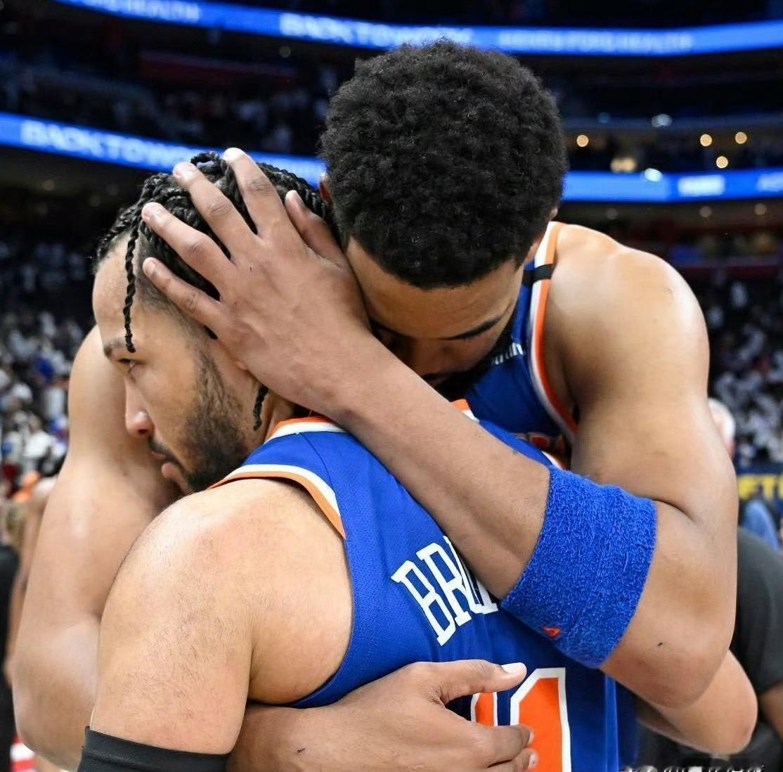 尼克斯15次助攻20次失误。
活塞121分，尼克斯90分。
这是一场屠杀。
NB