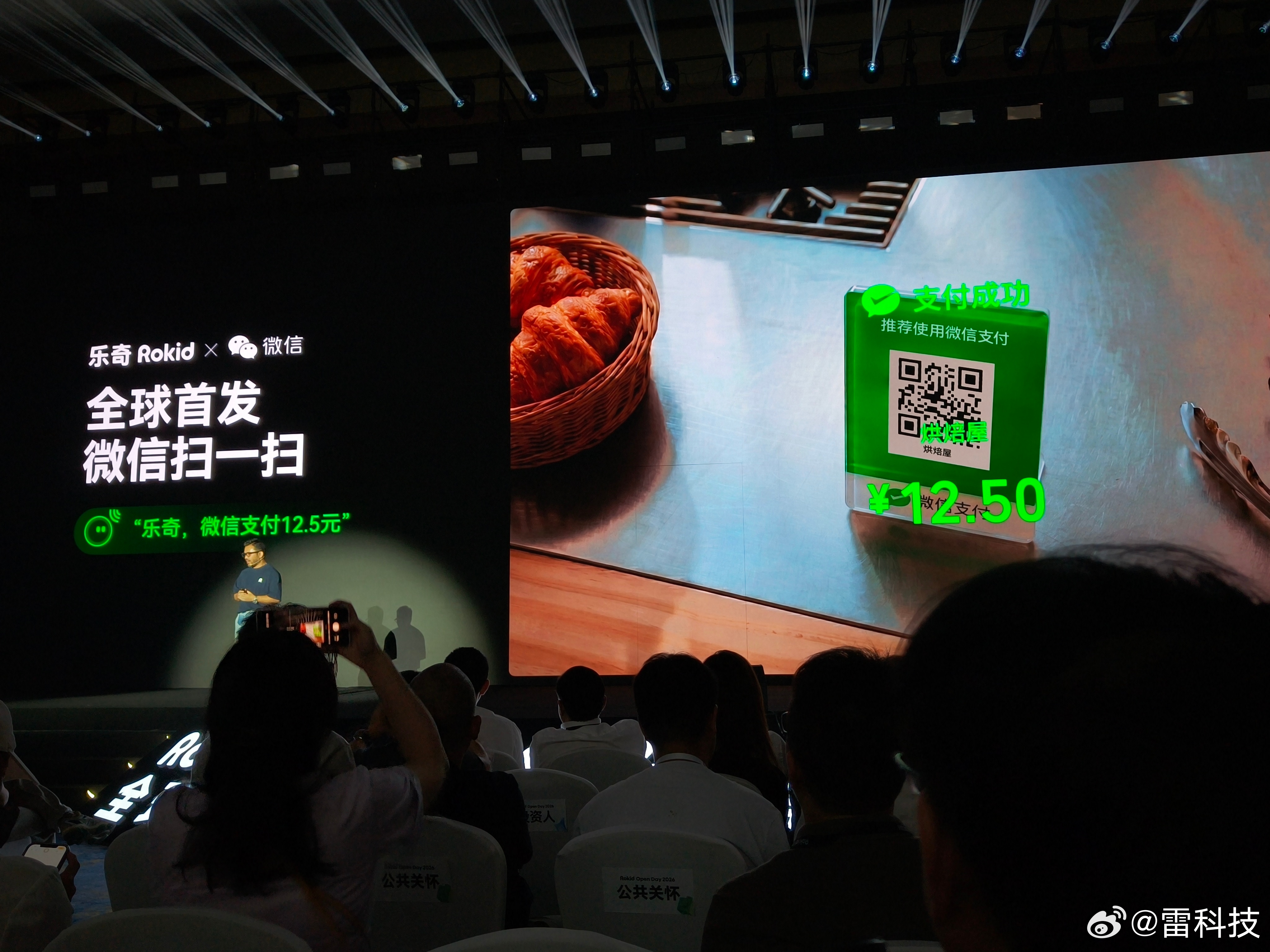 PC有PC的操作系统和交互（GUI、鼠标和键盘），智能手机也有智能手机的操作系统