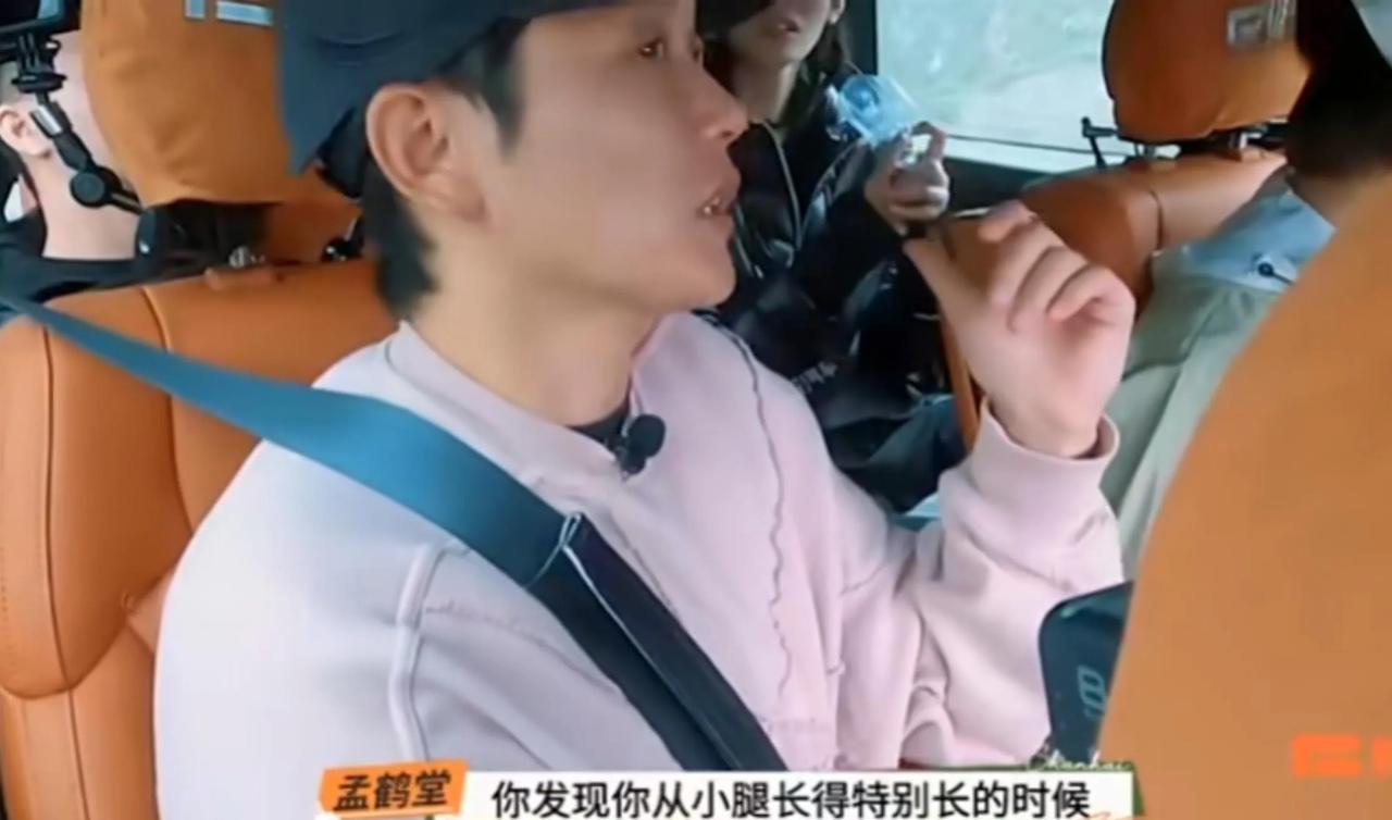 孟鹤堂问奚梦瑶：你当时发现自己的小腿特别长的时候，就立志做模特了吗？奚梦瑶摇头：