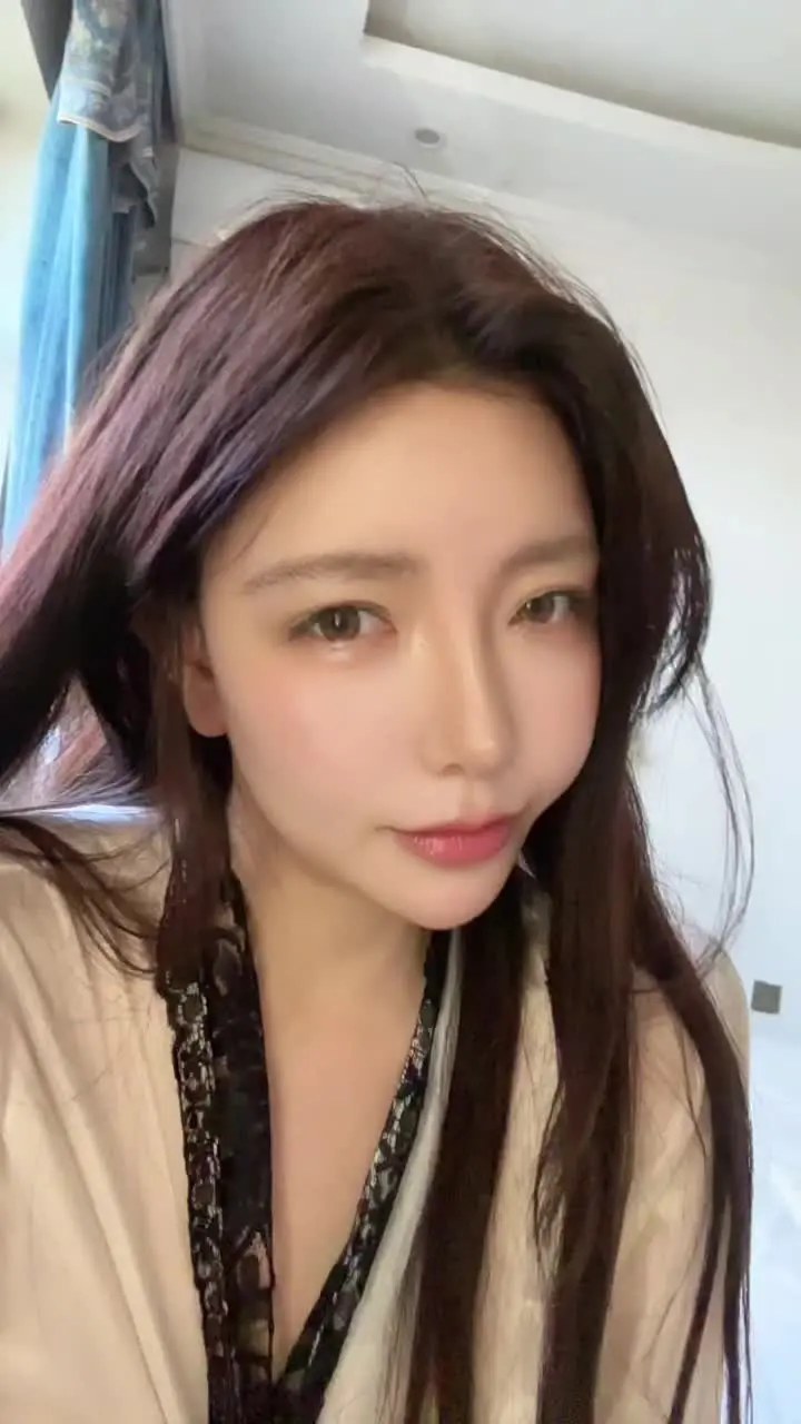 纯苹果无美颜原相机实况 就是会发黄 现实还是白的