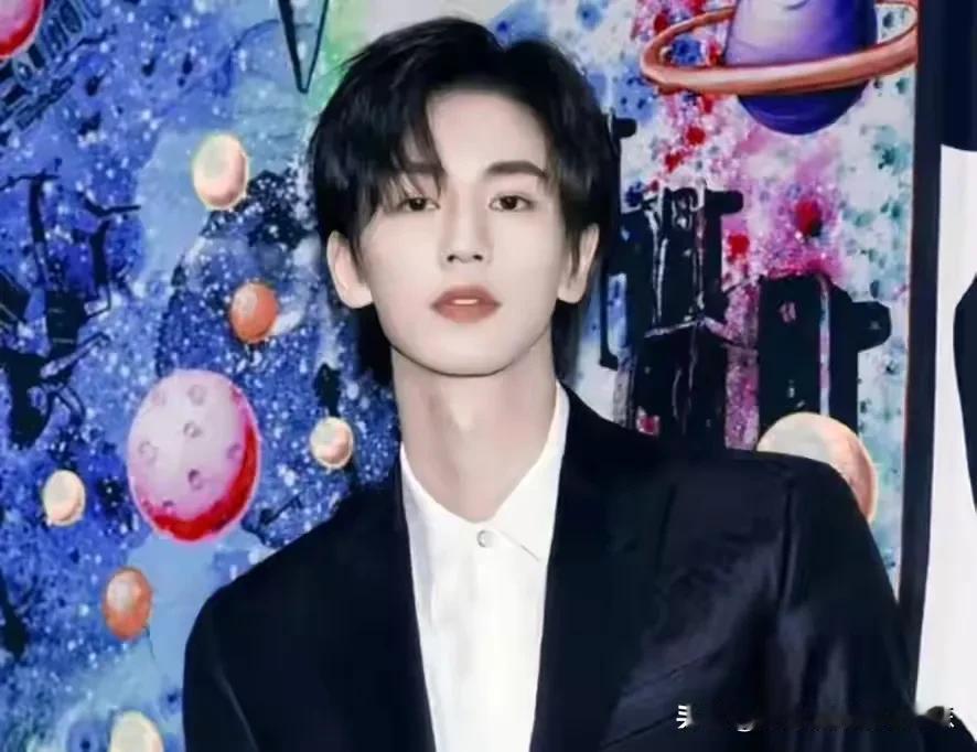 顶流男明星张凌赫内涵被网友逼着捐款！后面捐款25万给甘肃地震区域！被网友嘲笑做慈