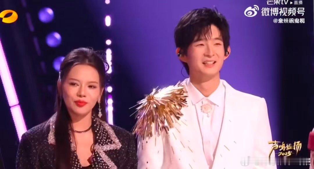 殷秀梅怼乐评人这段爽了声鸣远扬直播 谁站殷秀梅！乐评人拿high C要求危晋宇美