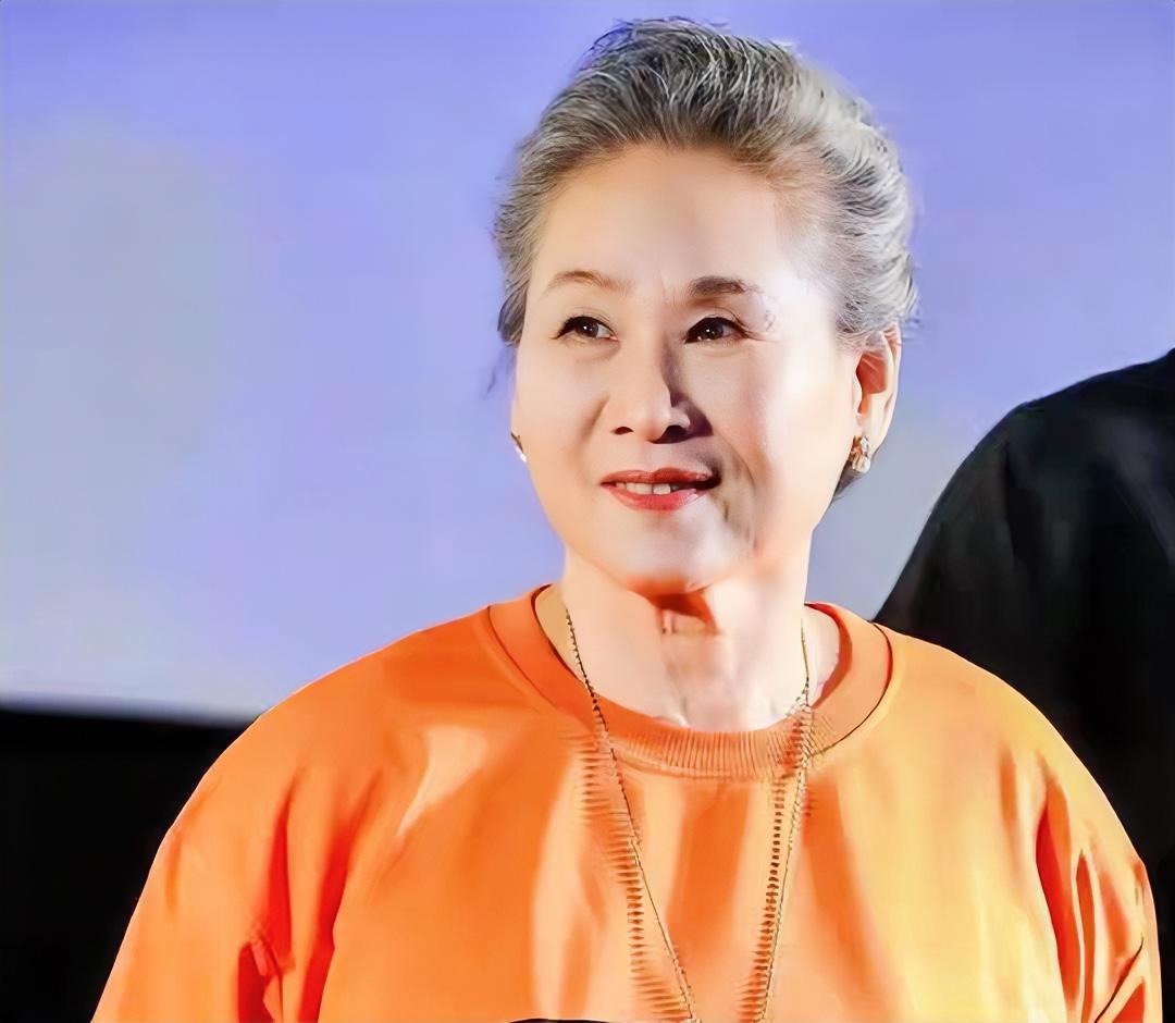 60岁被儿子“拖”进娱乐圈，73岁票房破百亿

刚看到这篇文，深深觉得，有志不在