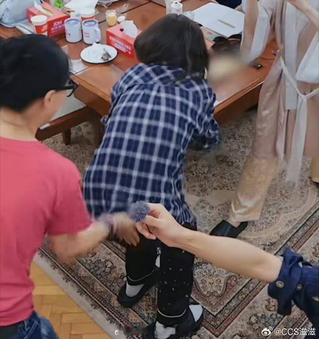 马思纯掀桌了咱说 此掀桌非彼掀桌 ​​​
