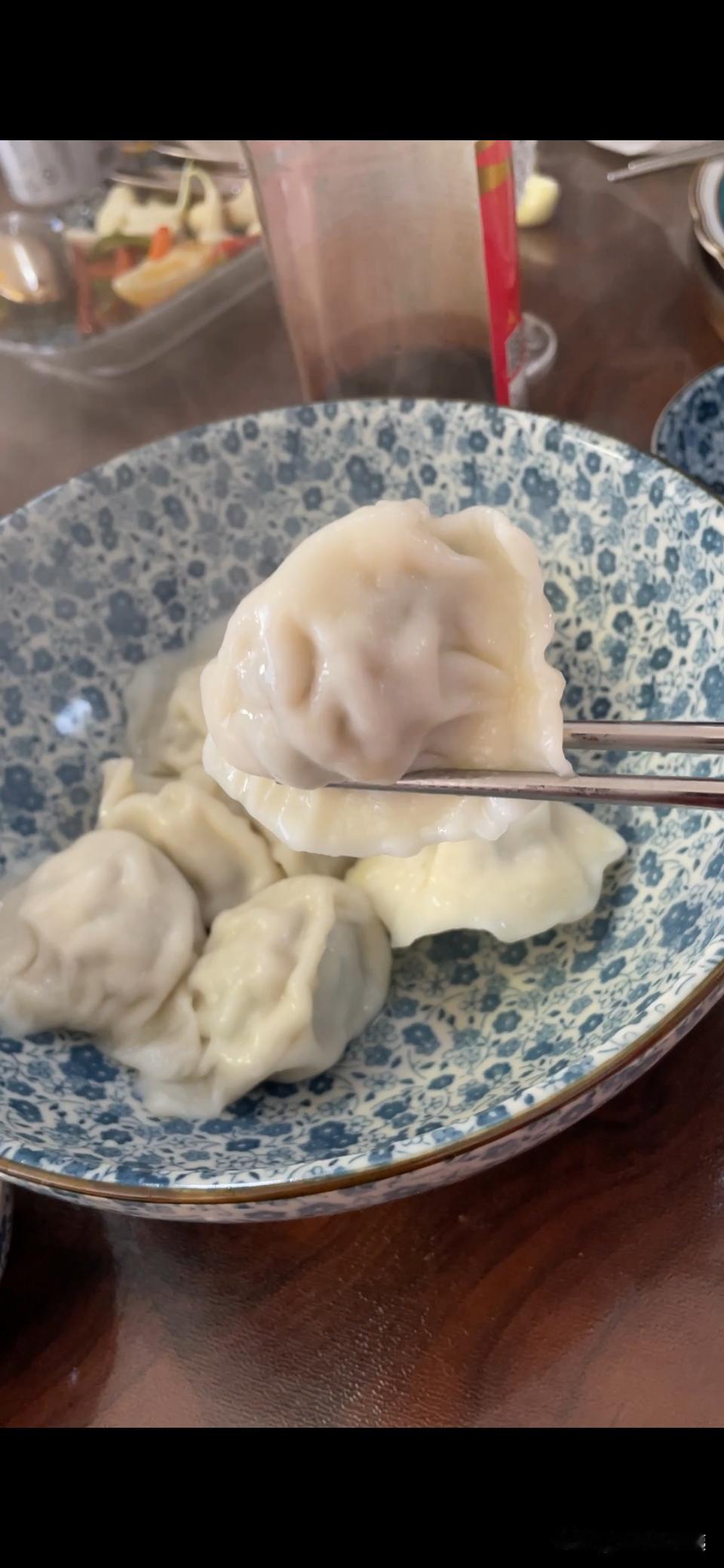 今天冬至，必须得吃饺子呀!饺子对北方人来说确实不只是食物，更像是一种仪式感——春