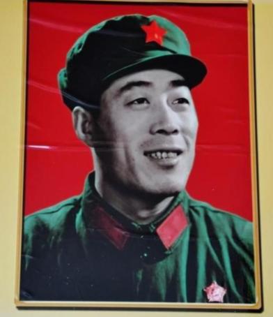 1982年，曾任职沈阳军区副司令员的孙玉国，受到转业处理，多年老兵竟然变为普通职