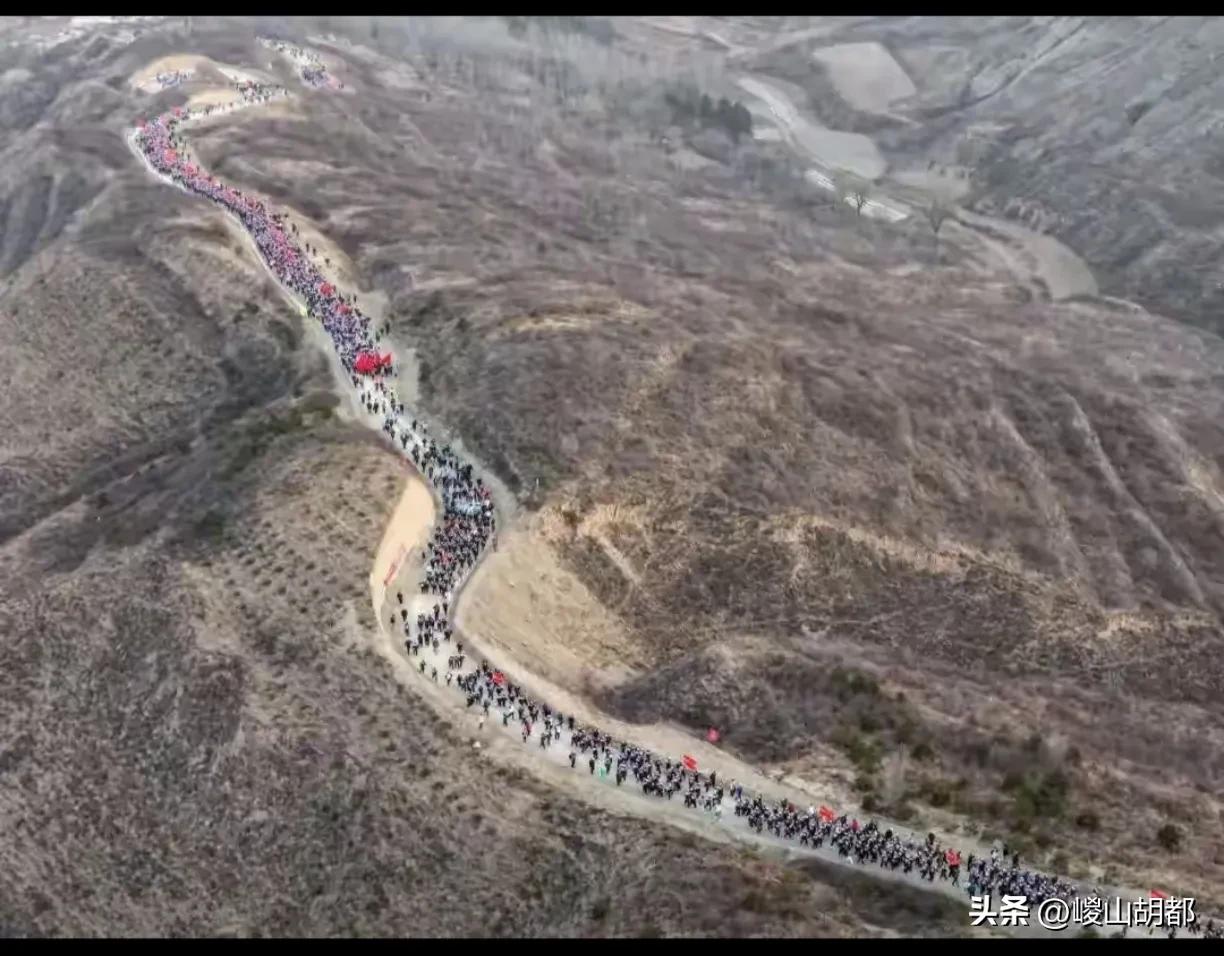 宁夏固原二中，“行走的思政课”，31年不间断，令人佩服！清明时节，宁夏固原二中和