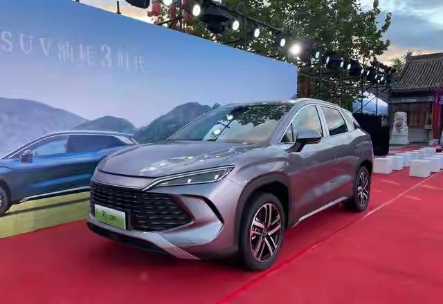 新车连发，但国内销量不振的比亚迪，正尝试以周边产品为支点，通过汽车消费生态的布局