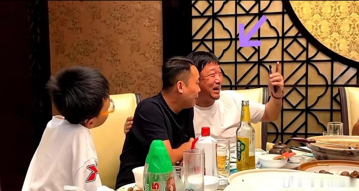 贾冰私人饭局被偷拍贾冰啊贾冰，真的不知道怎么说你好，私人饭局被熟人偷拍恶意剪辑发