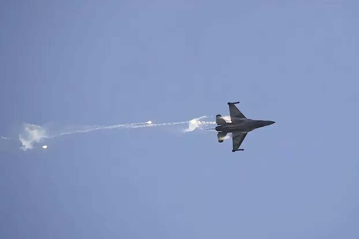 伊朗空军出动了。
当地时间3月1日，伊朗伊斯兰共和国军队发表声明称，伊朗空军对波