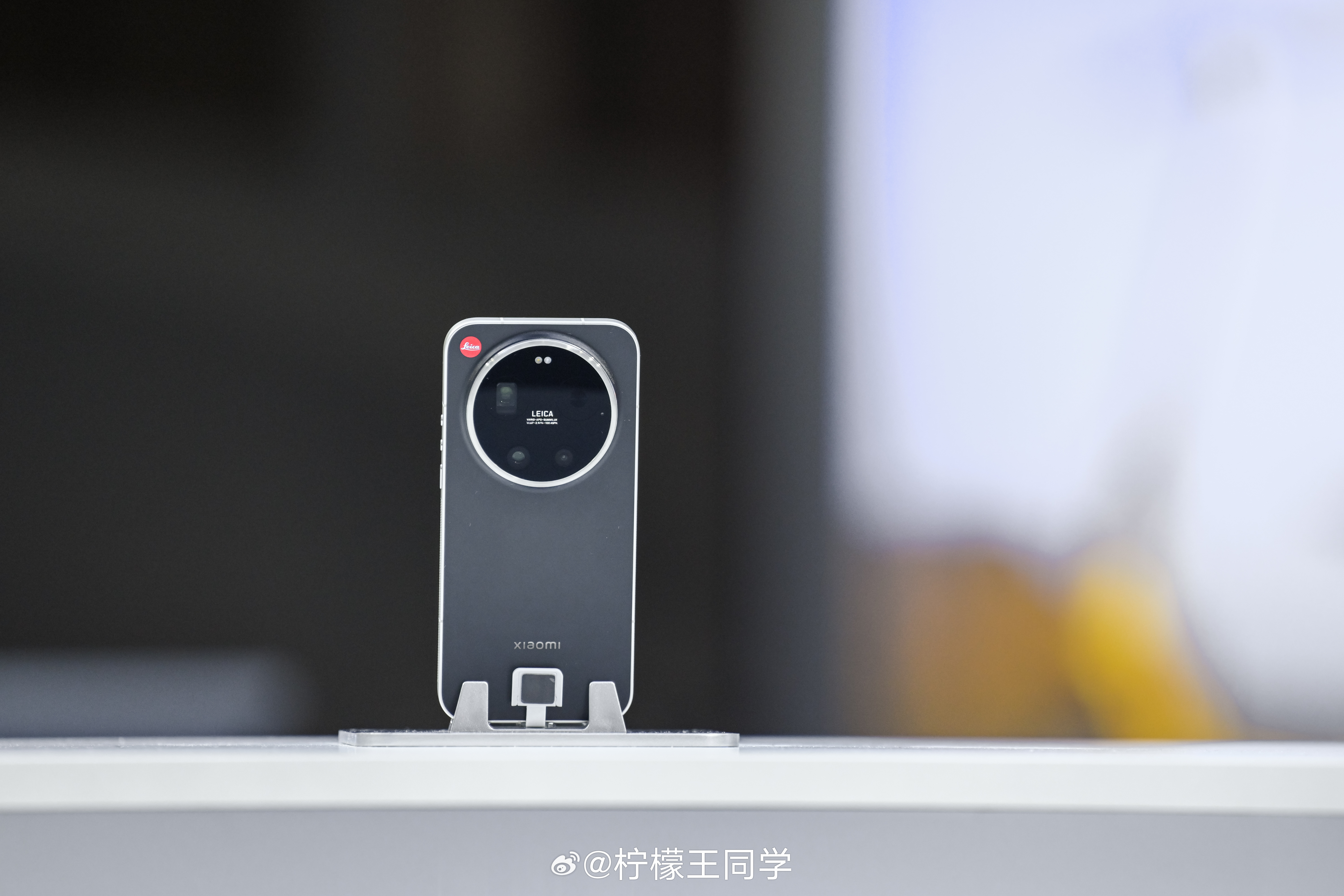 大家呼声很高的小米17Ultra徕卡版黑银配色国内也正式发布了，没想到国内也有这