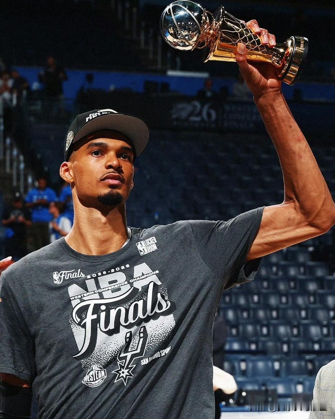 NBA 总决赛已然落下帷幕！
结果与我预测的恰恰相反！
马刺终究还是为他们的年轻