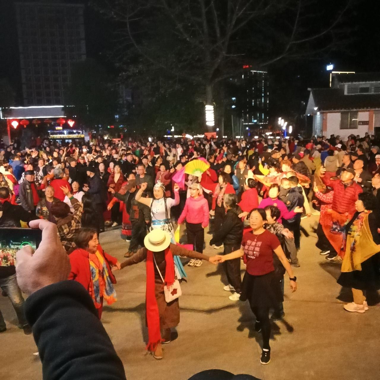 说说广西的年味有多浓
并答其春晚收视率垫底

据官方公布数据，海南广东广西的历年